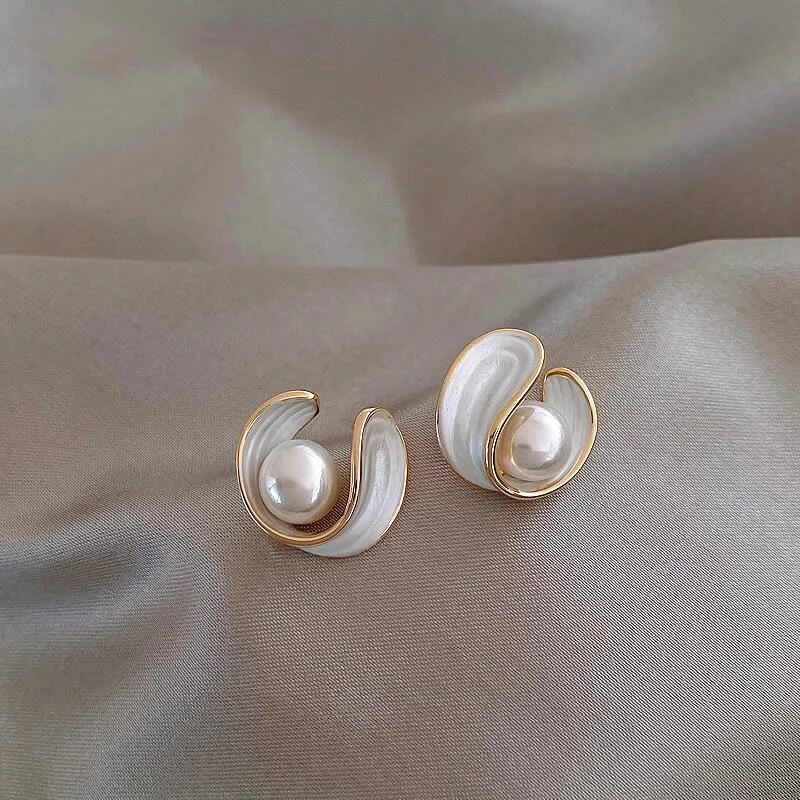Antoinette Luxe Oorbellen met Stralende Witte Opaal