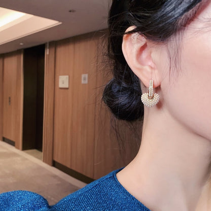 Elegante Yuli Harten Parel Oorbellen voor een Verfijnde Touch