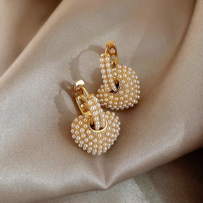 Elegante Yuli Harten Parel Oorbellen voor een Verfijnde Touch
